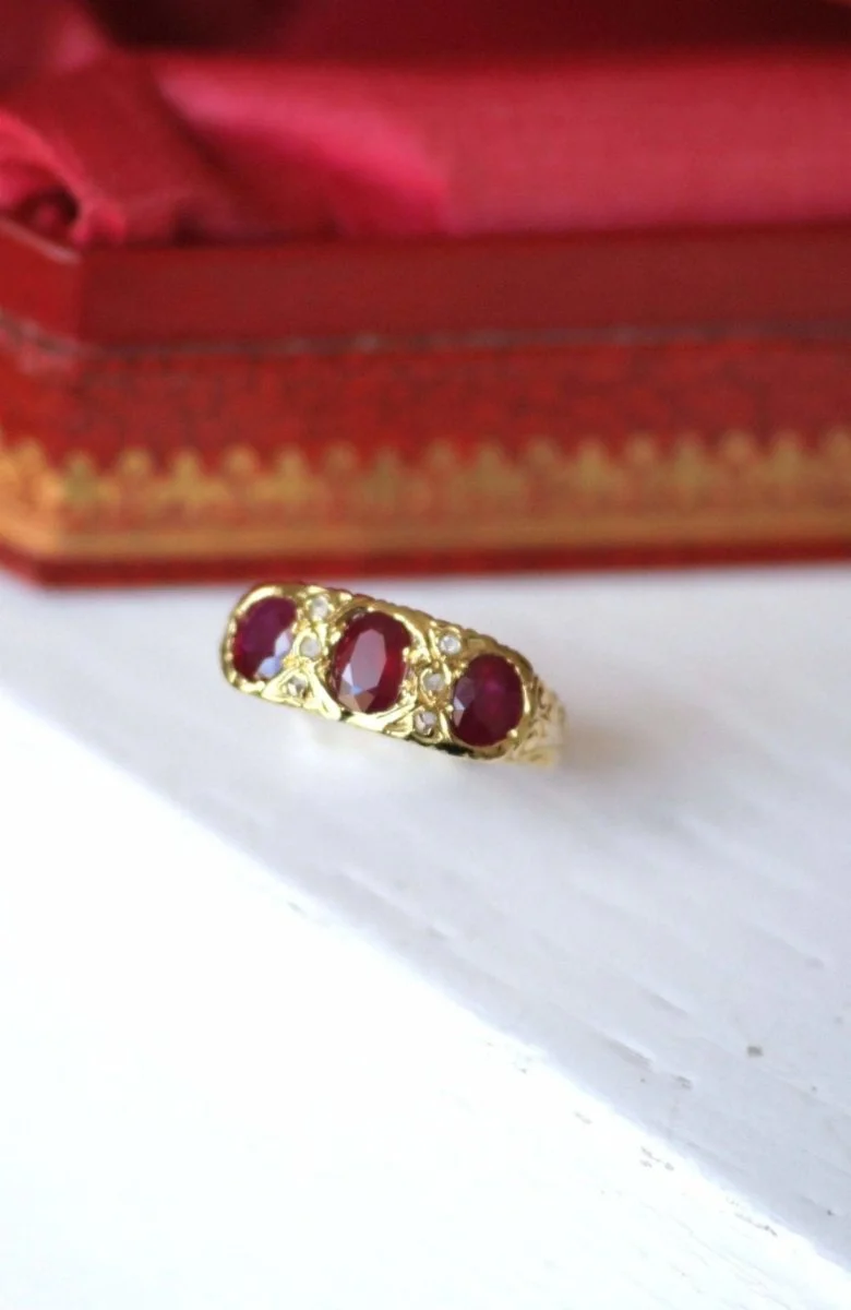 Bague jarretière rubis birmans et diamants - Image 6