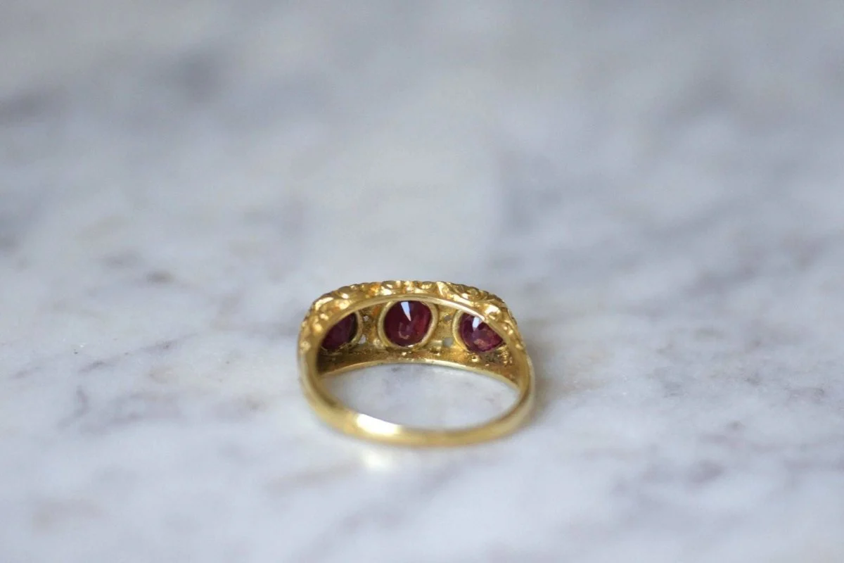Bague jarretière rubis birmans et diamants - Image 7