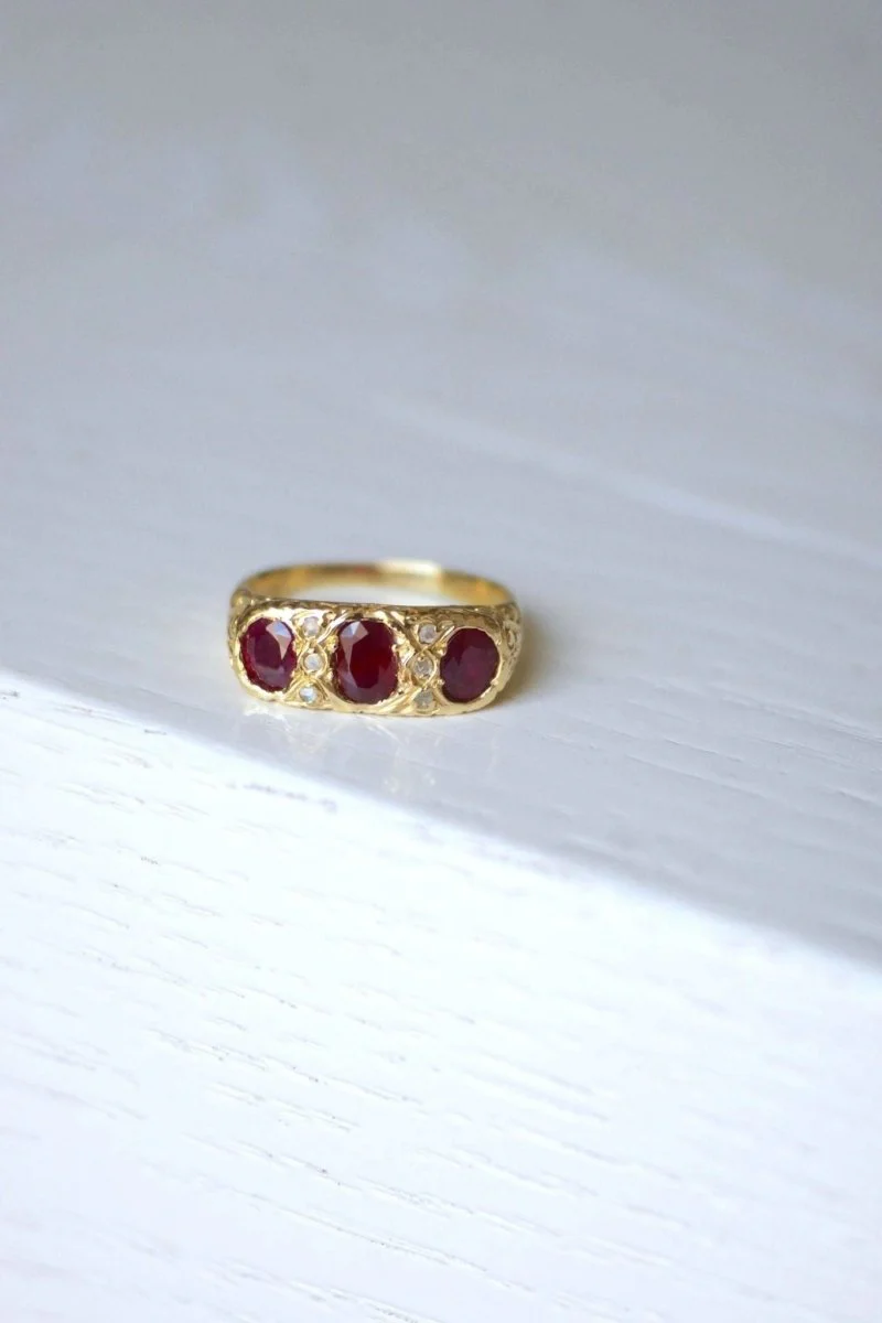Bague jarretière rubis birmans et diamants - Image 9