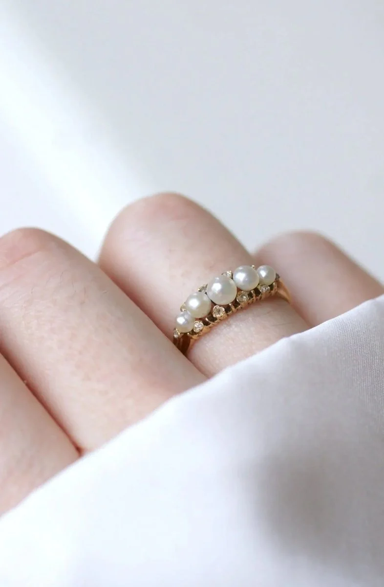 Bague jarretière perles et diamants
