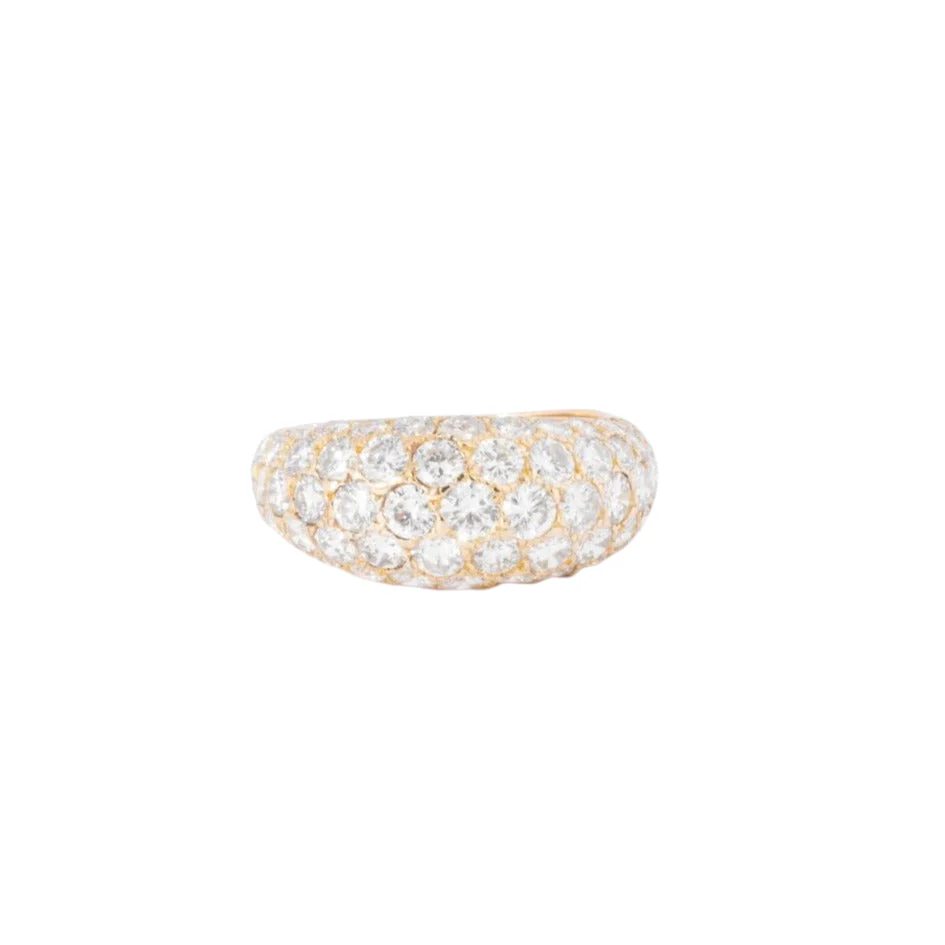 Bague jonc bombée en diamant.