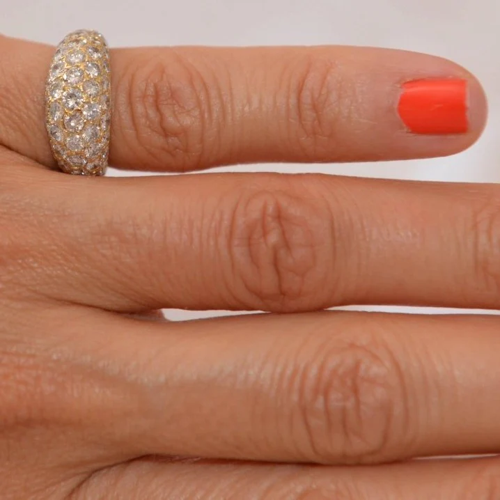 Bague jonc bombée en diamant. - Image 2