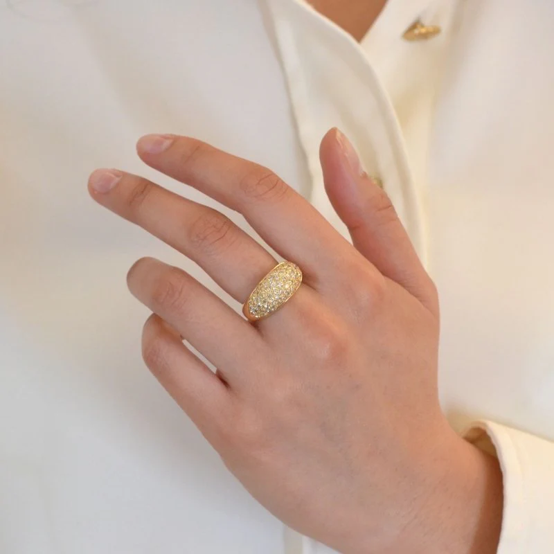 Bague Pavée en or jaune et diamants - Image 2