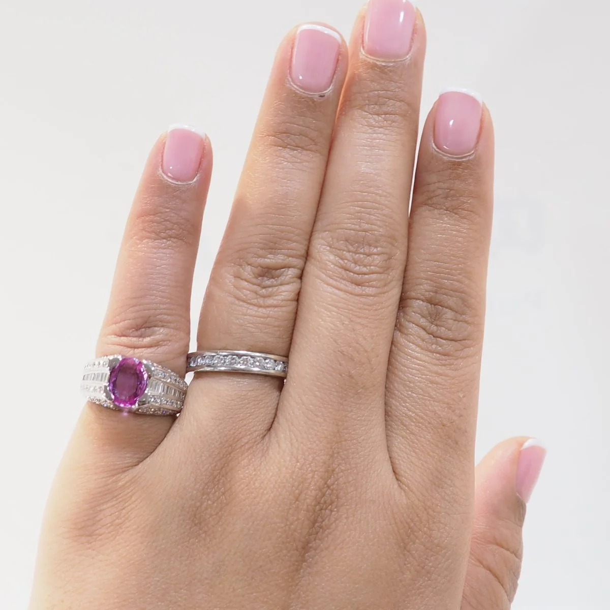 Bague jonc en or blanc, saphir rose et diamants - Image 2