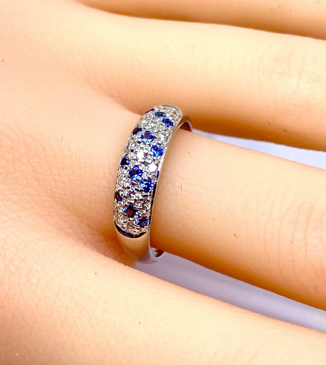 Bague Jonc en or blanc , saphirs et diamants - Image 10