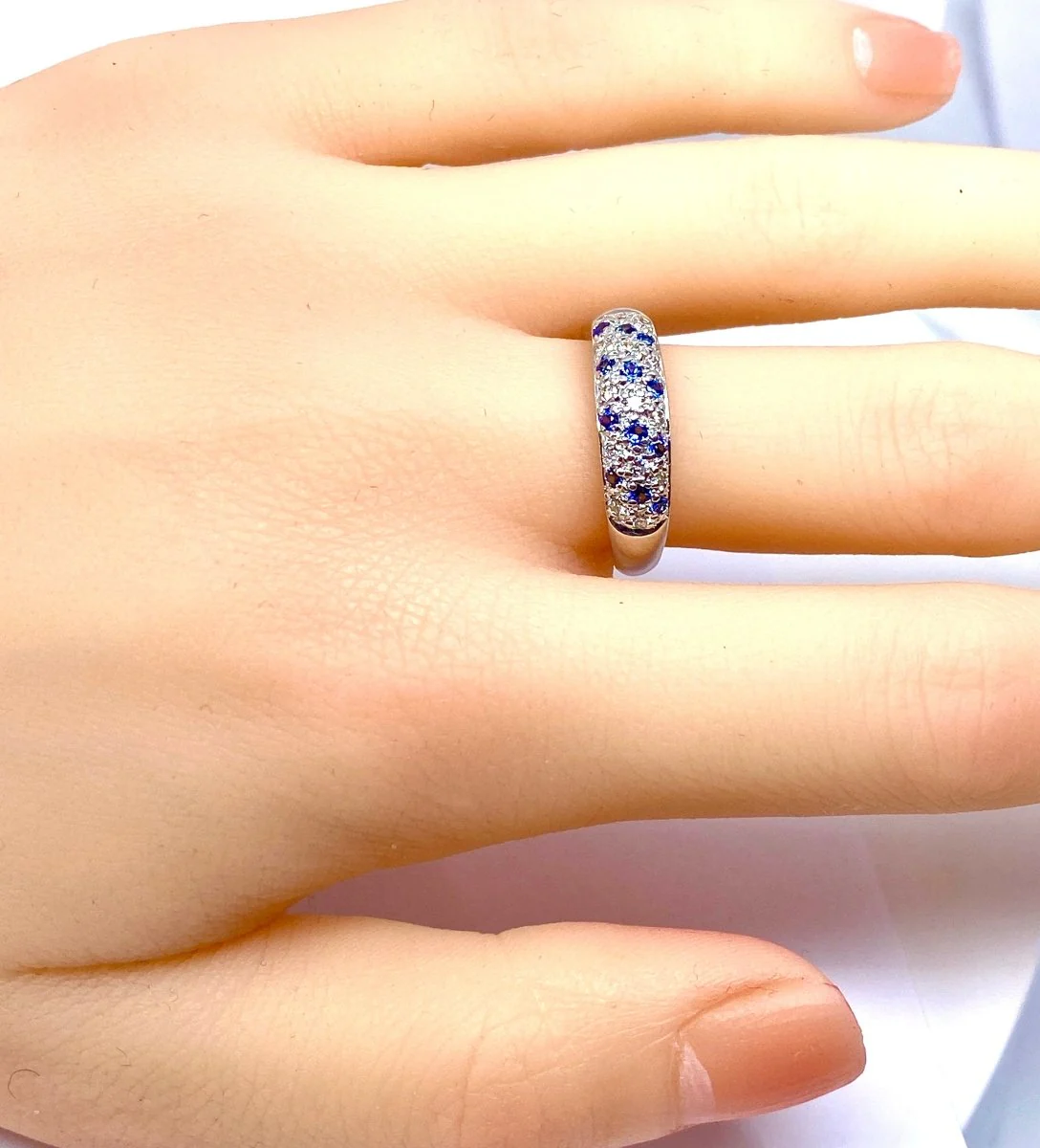 Bague Jonc en or blanc , saphirs et diamants - Image 13