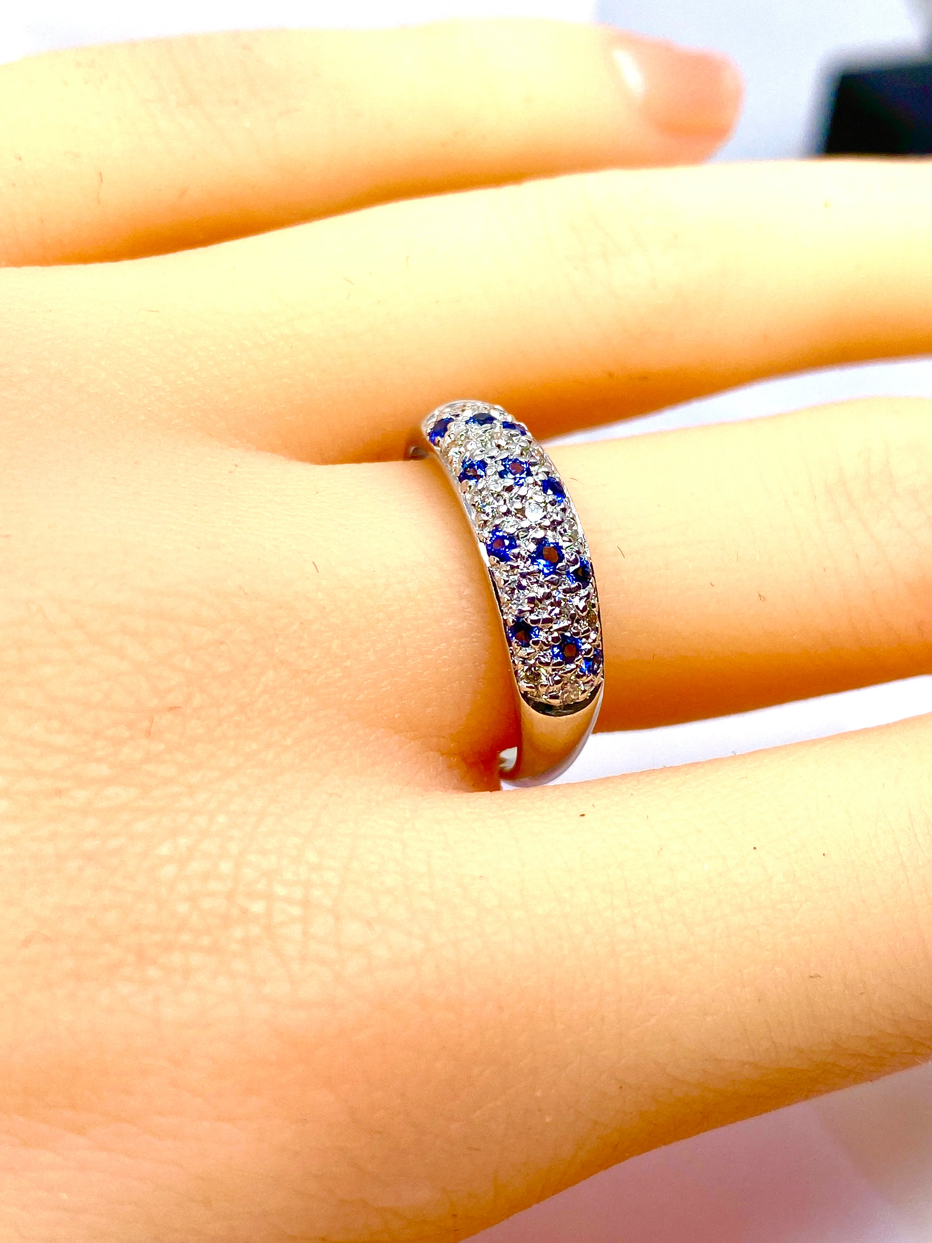 Bague Jonc en or blanc , saphirs et diamants - Image 4