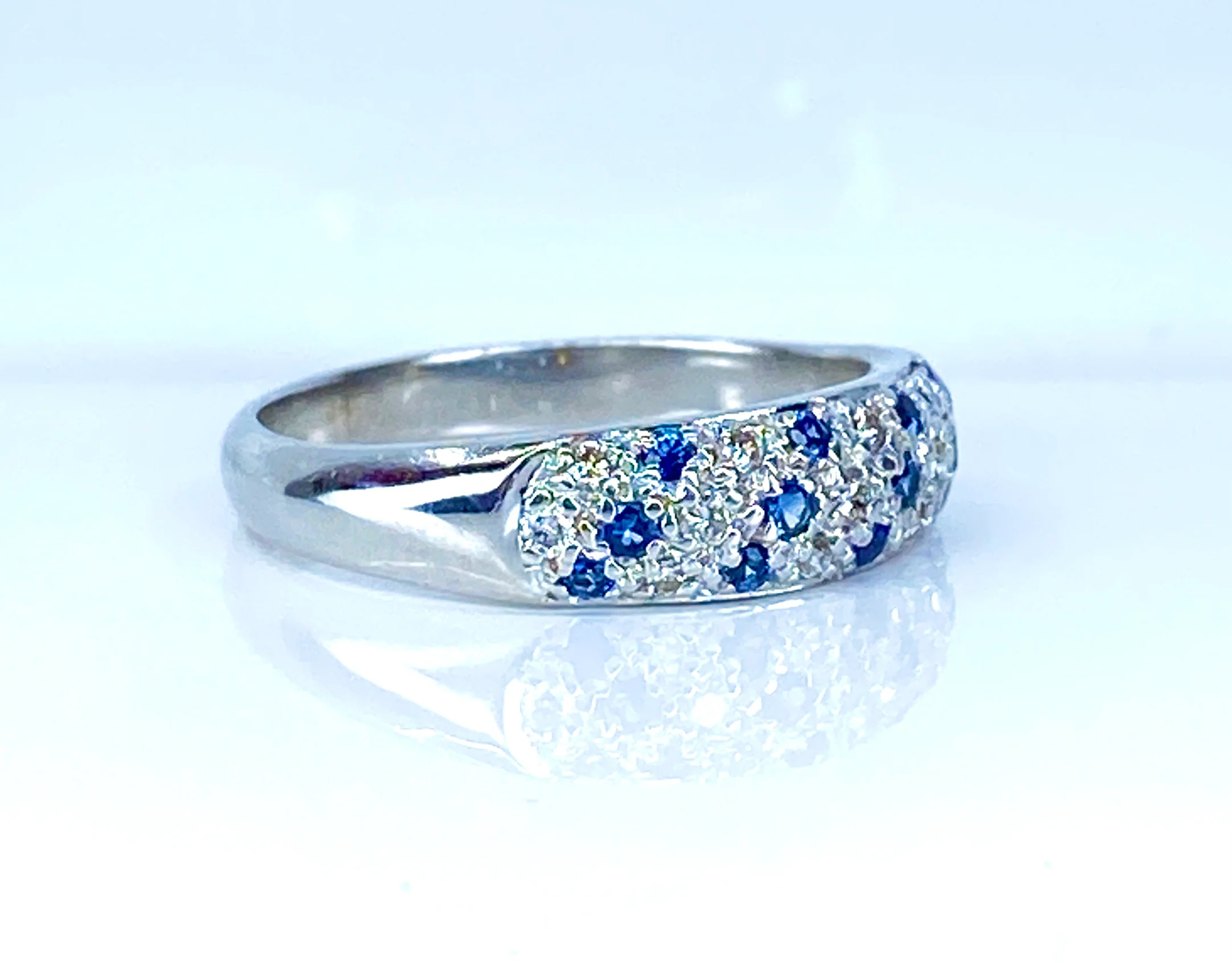 Bague Jonc en or blanc , saphirs et diamants - Image 6