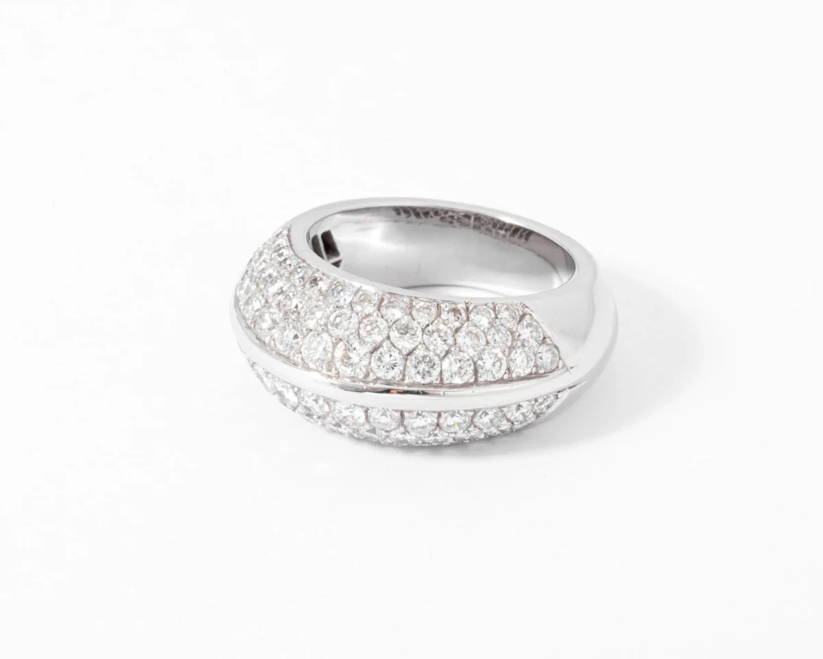Bague jonc en or gris entièrement pavée de diamant - Image 4
