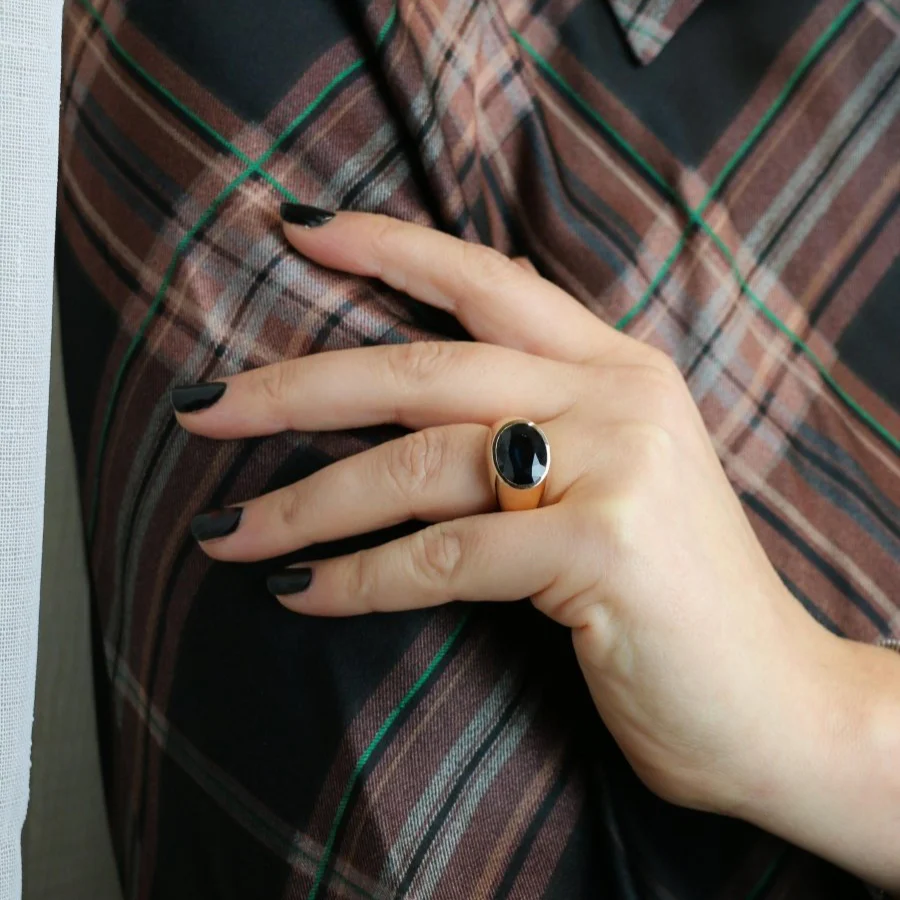 Bague Jonc en or jaune et saphir Teal - Image 2