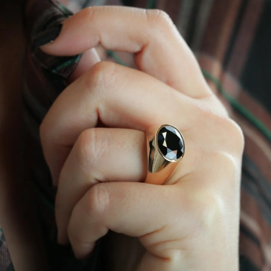 Bague Jonc en or jaune et saphir Teal - Image 9