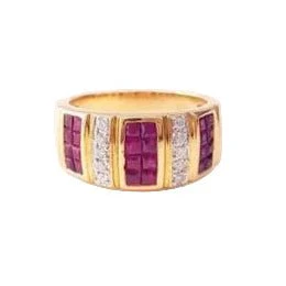 Bague Jonc en or jaune, rubis et diamants