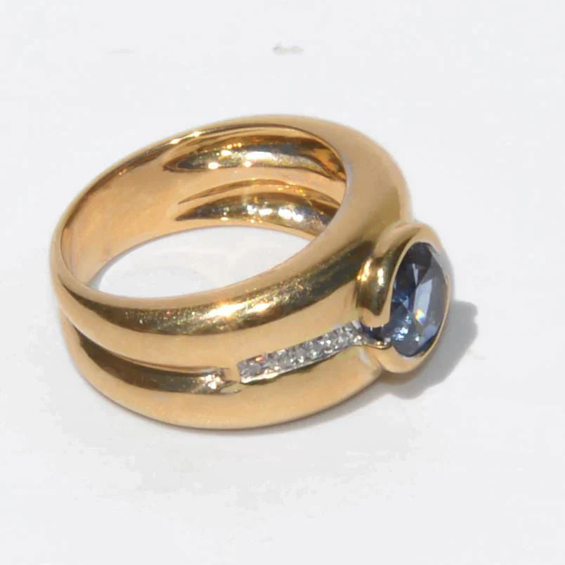 Bague jonc or jaune ornée d'un saphir taille ronde et diamant - Image 3