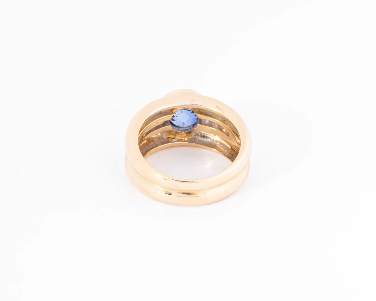 Bague jonc or jaune ornée d'un saphir taille ronde et diamant - Image 6