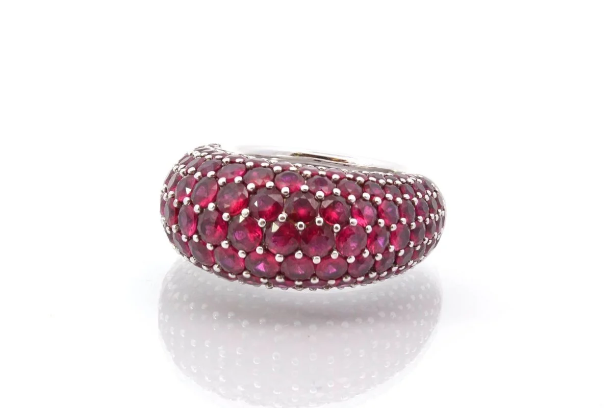 Bague jonc en or blanc et rubis