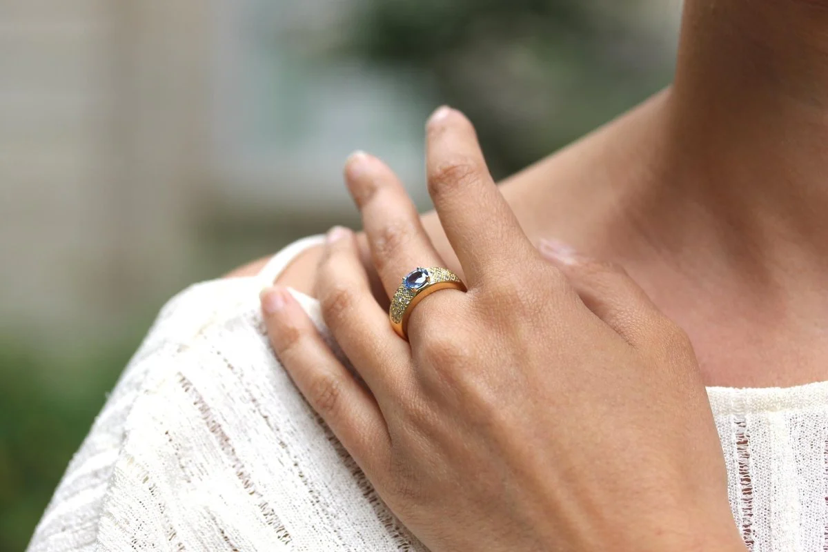 Bague jonc saphir de Ceylan et diamants en or 18k - Image 6