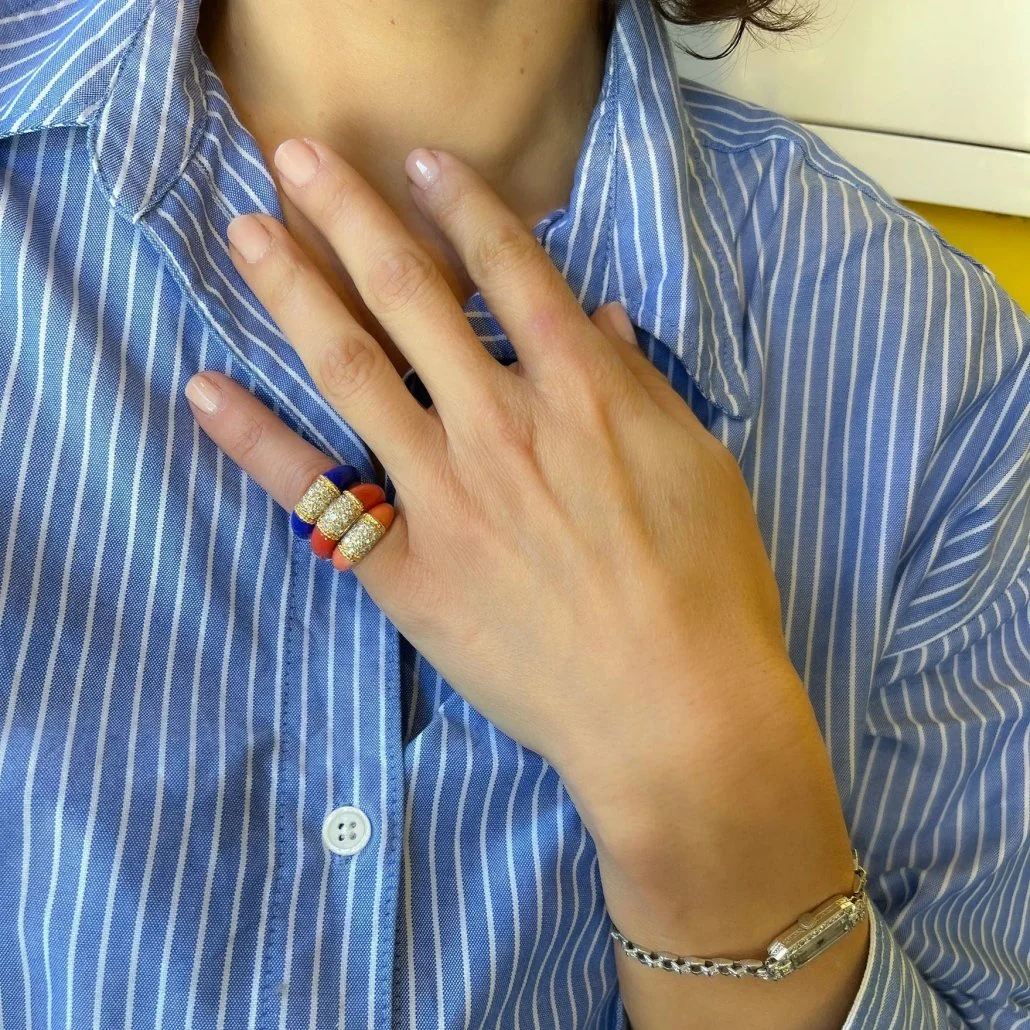 Bague Jonc VAN CLEEF & ARPELS "Philippine" en or jaune, corail et diamants - Image 2