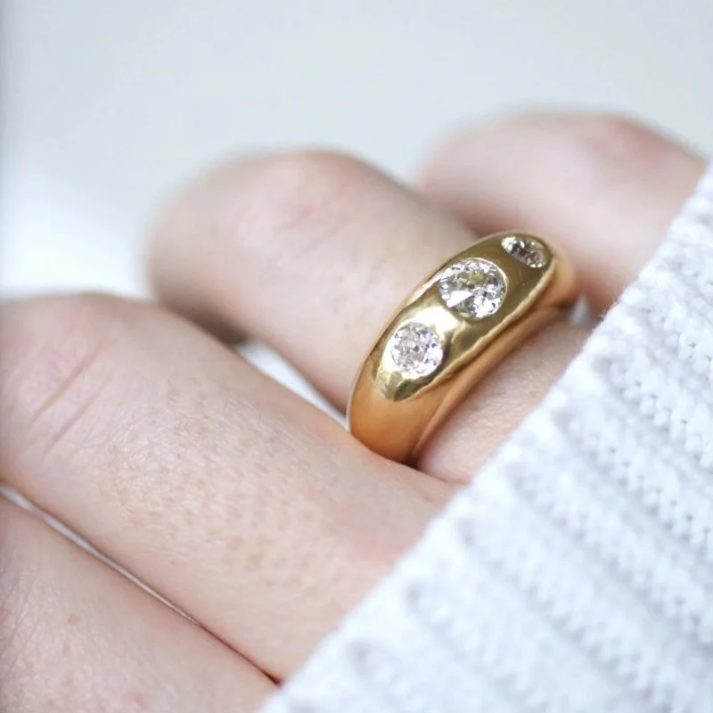 Bague Jonc en or jaune et diamants - Image 2