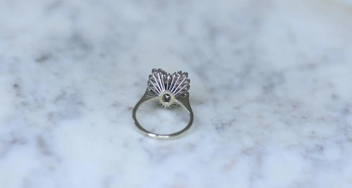 Bague Jupe Saphir et Diamants sur Or Blanc - Image 10