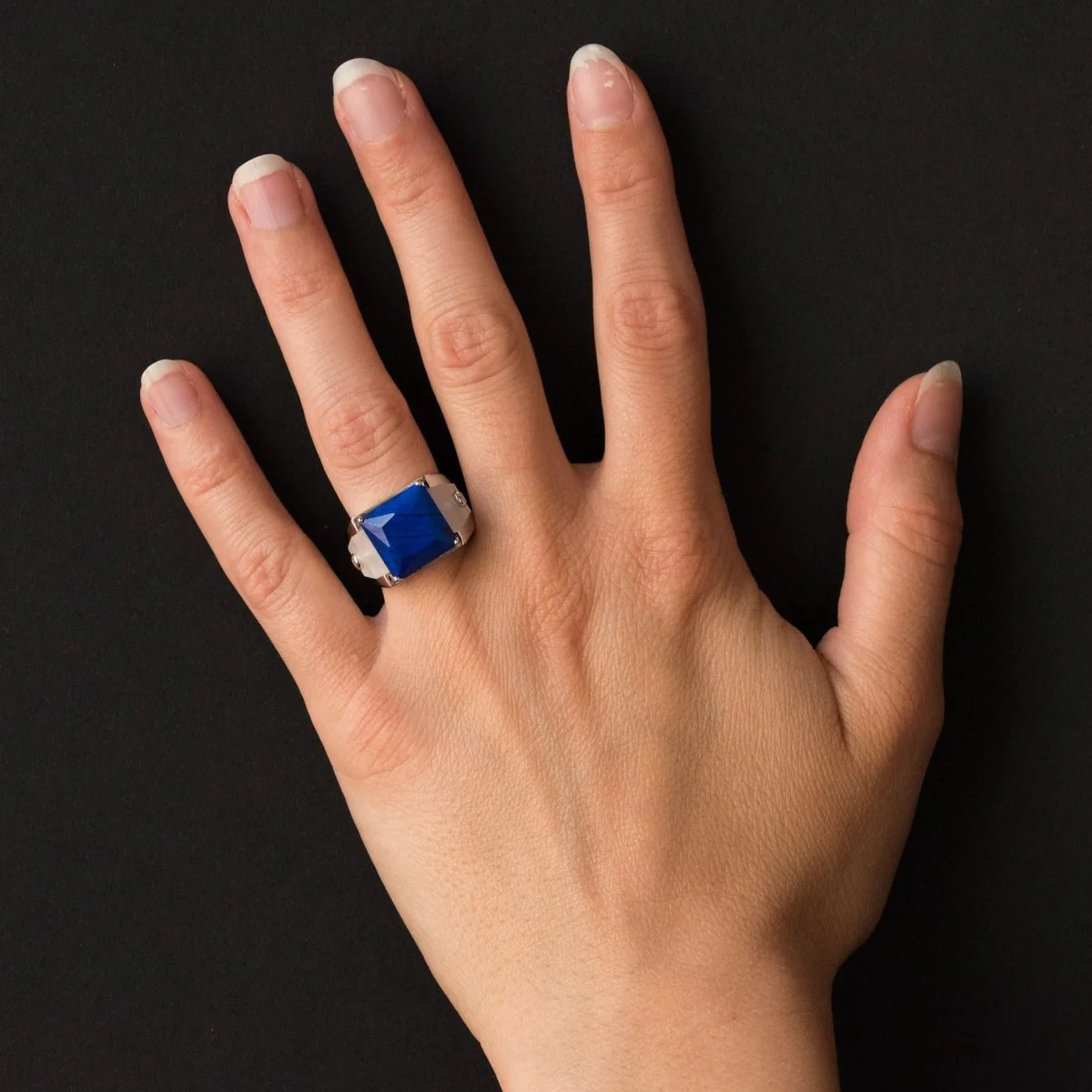 Bague Chevalière en or blanc, cristal de roche, lapis-lazuli et diamants - Image 2