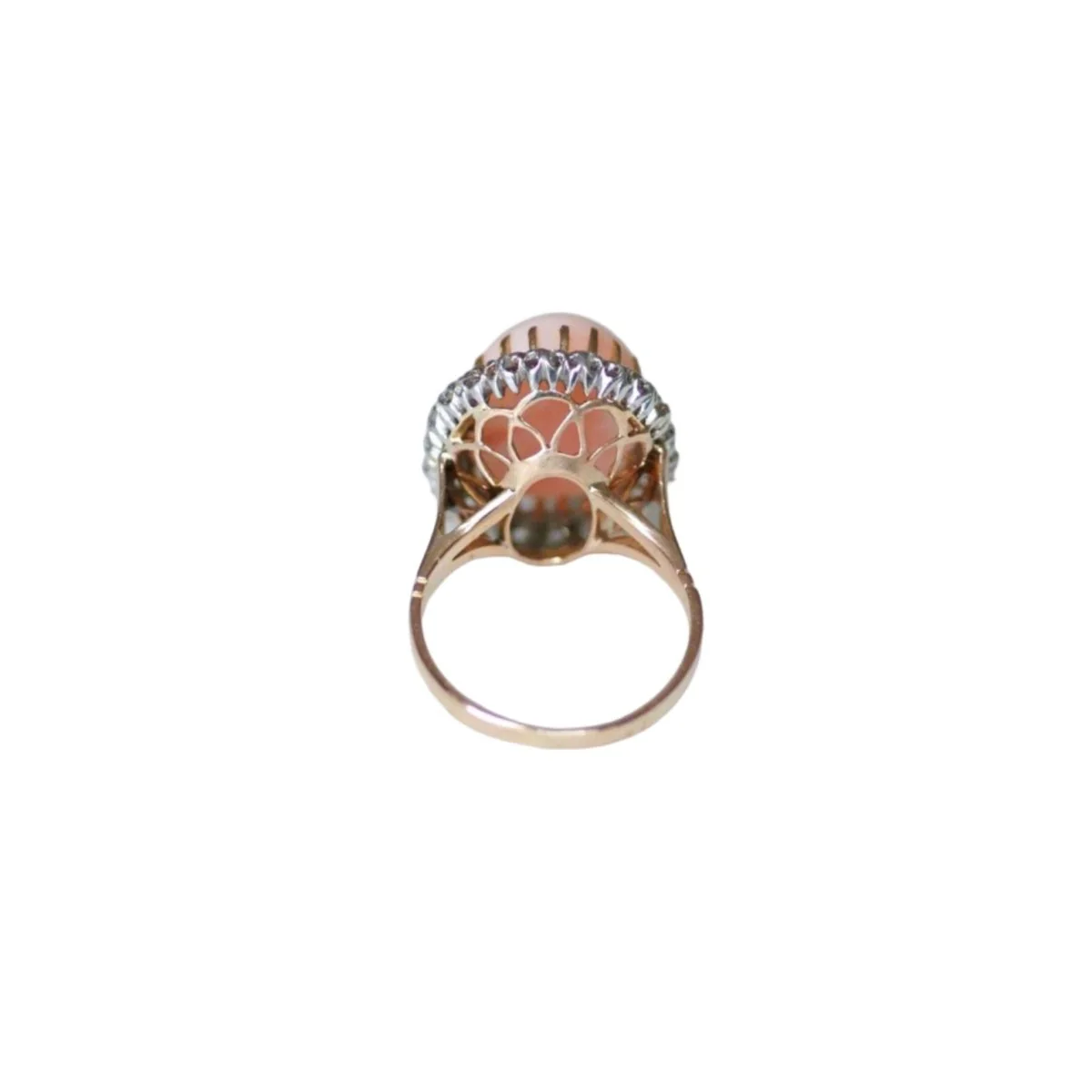 Bague Marguerite en or rose, platine, corail et diamants - Image 4