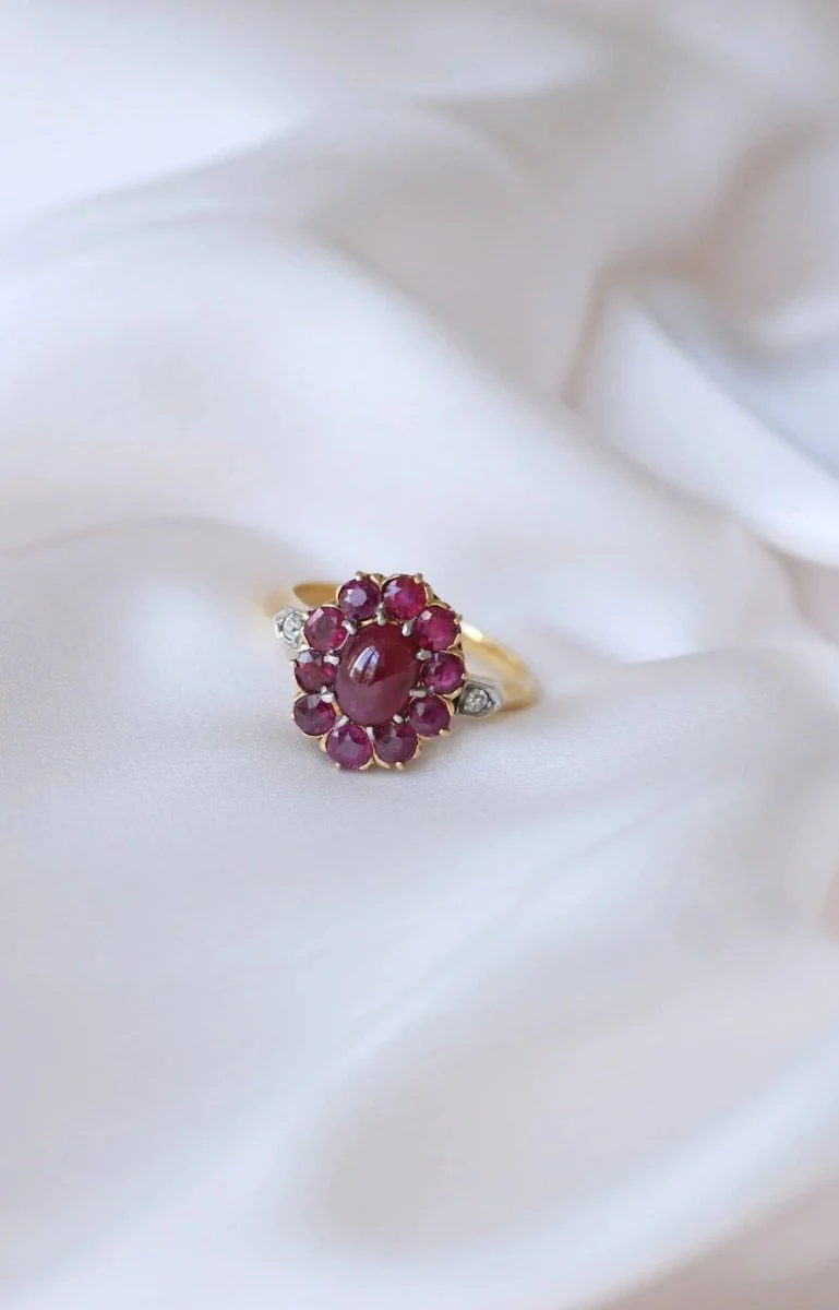 Bague marguerite rubis cabochon et diamants - Image 4