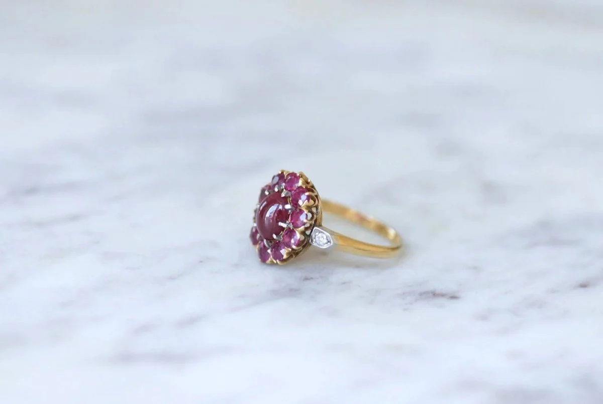 Bague marguerite rubis cabochon et diamants - Image 5