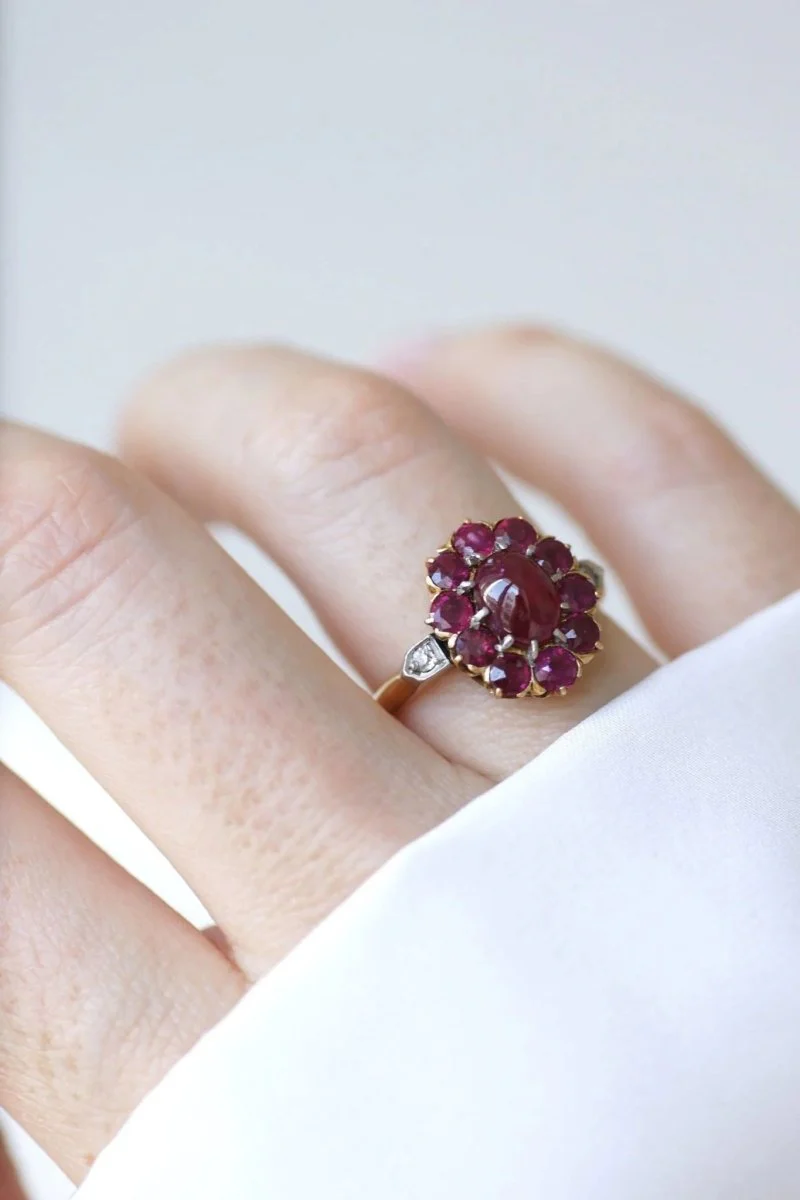 Bague marguerite rubis cabochon et diamants - Image 6