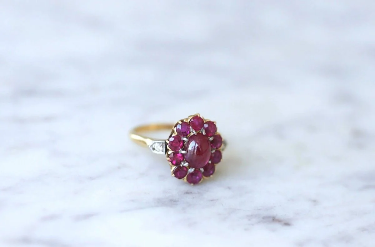 Bague marguerite rubis cabochon et diamants - Image 8