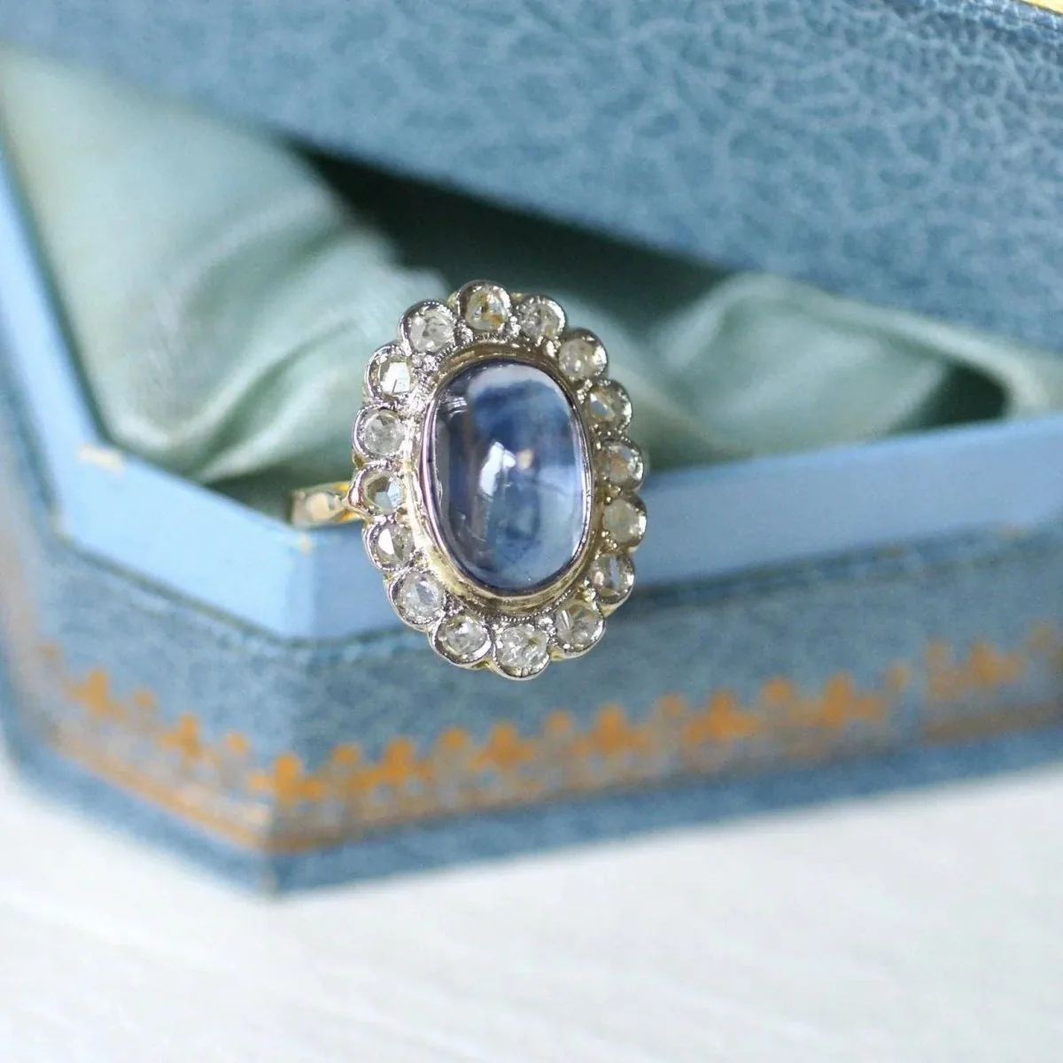 Bague Marguerite en or, platine, saphir et diamants - Image 6