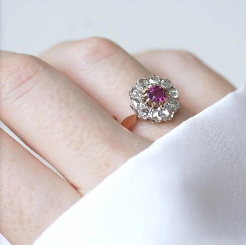 Bague Marguerite en or jaune, platine, saphir rose et diamants - Image 2
