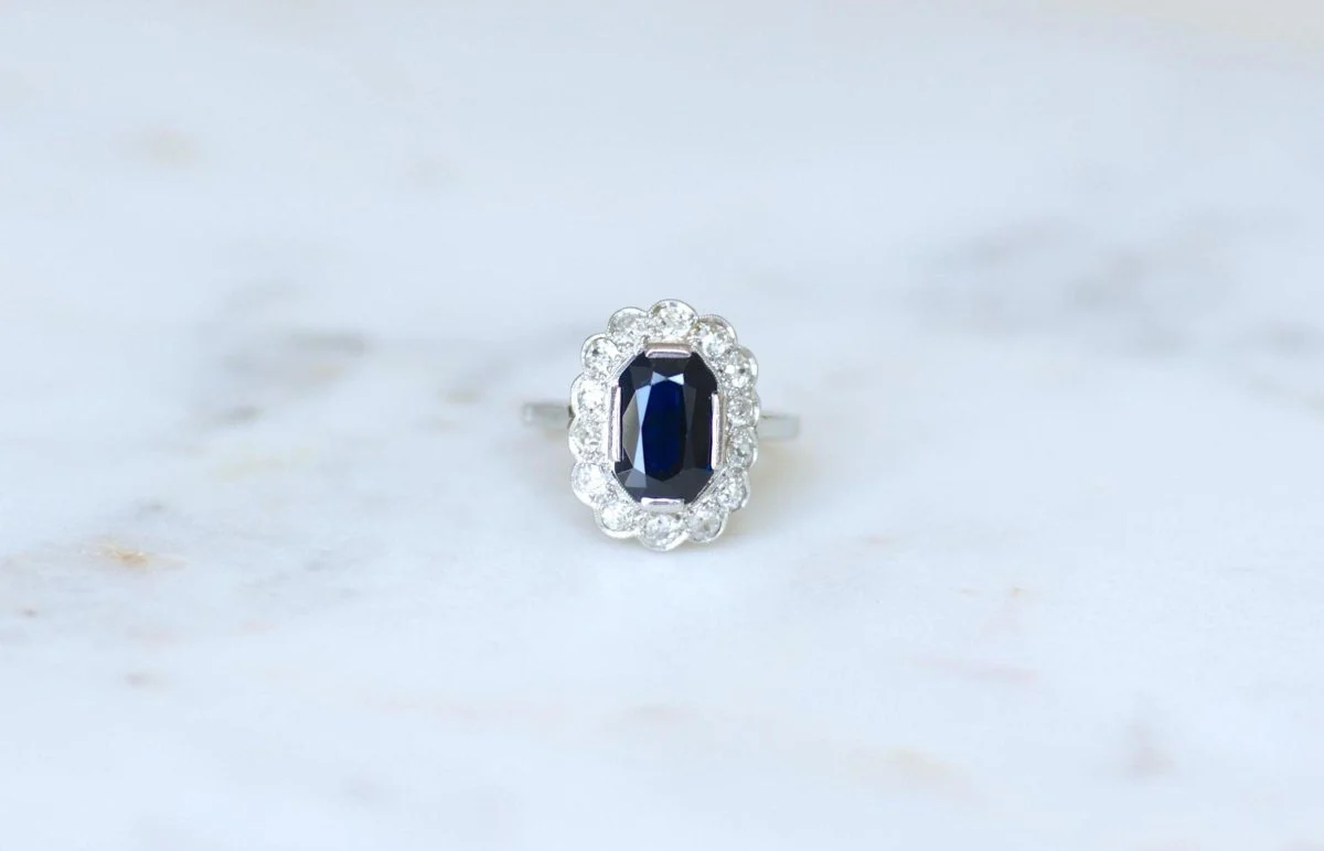 Bague Marguerite Art Déco Saphir 3,00 Cts & Diamants - Image 2