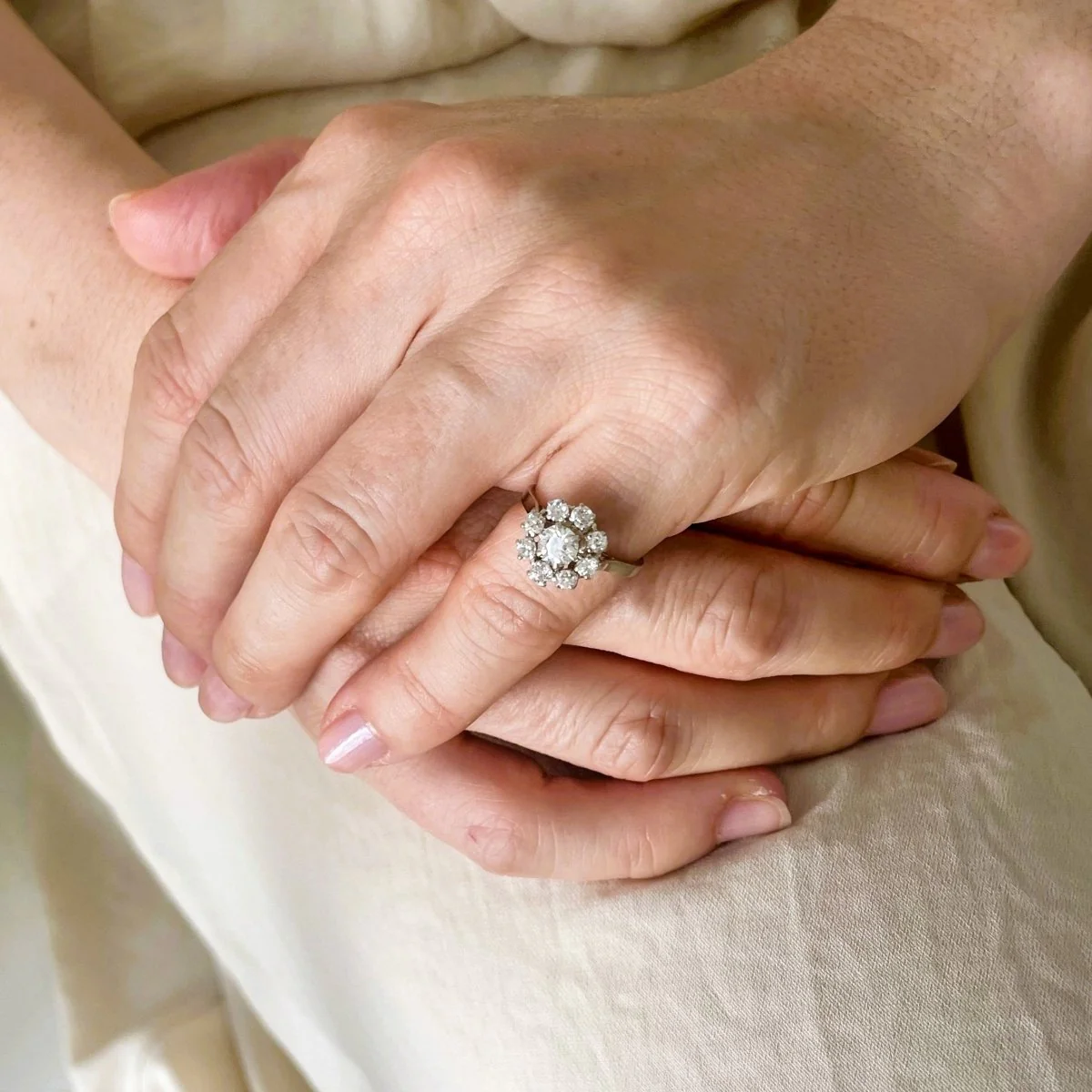 Bague Marguerite diamants en or blanc et platine - Image 2