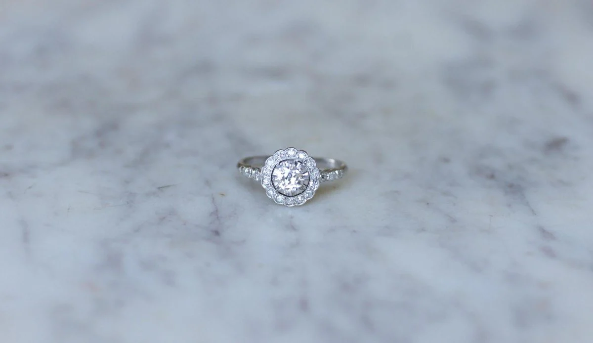 Bague Marguerite Art Deco Diamants sur Platine - Image 2
