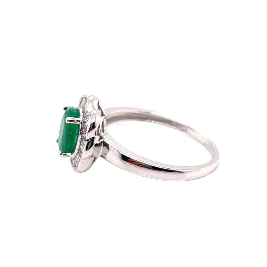 Bague Marguerite en or blanc, émeraude et diamants - Image 2