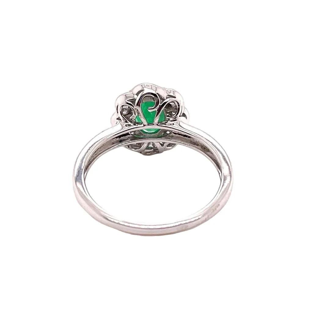 Bague Marguerite en or blanc, émeraude et diamants - Image 3