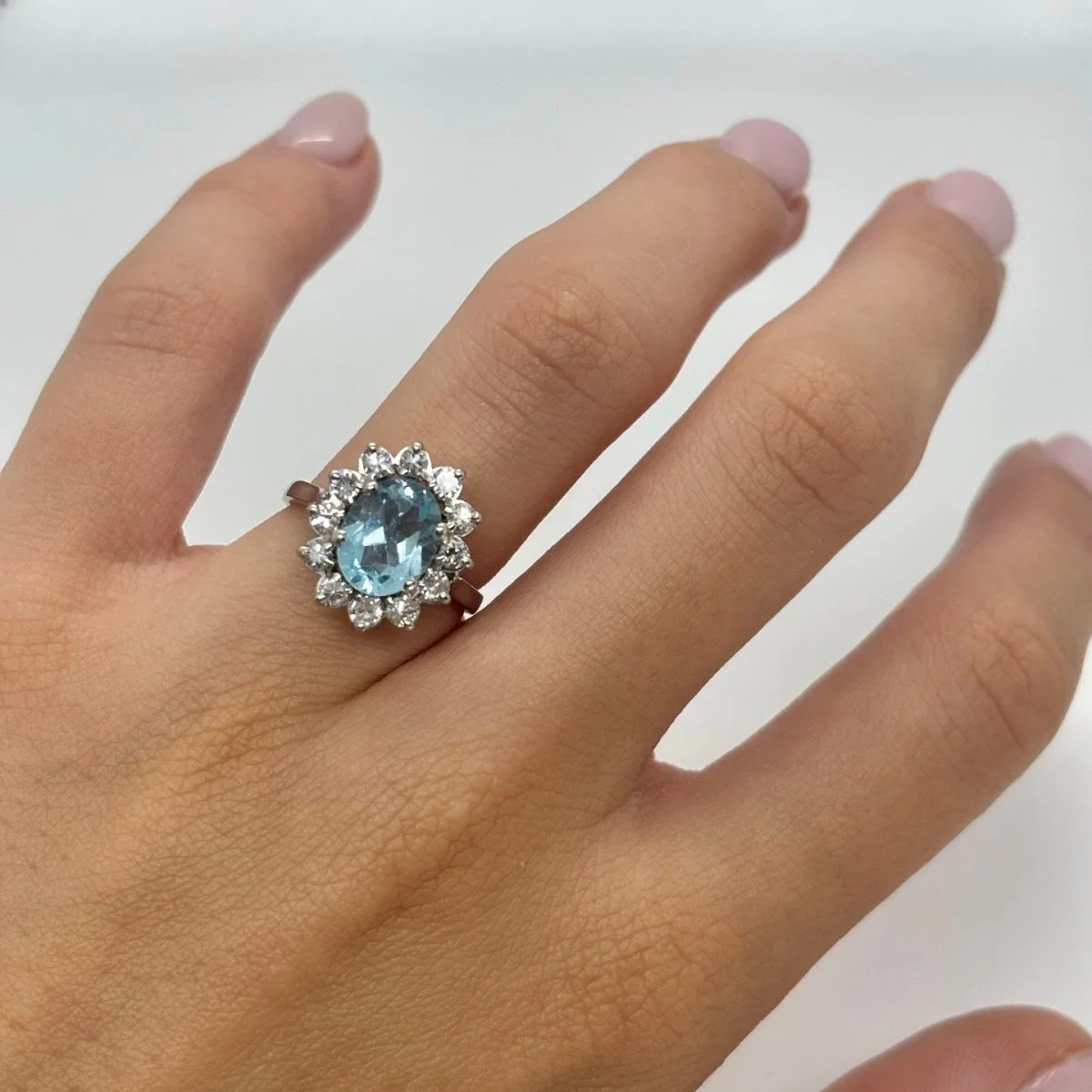 Bague Marguerite en or blanc, aigue-marine et diamants - Image 2