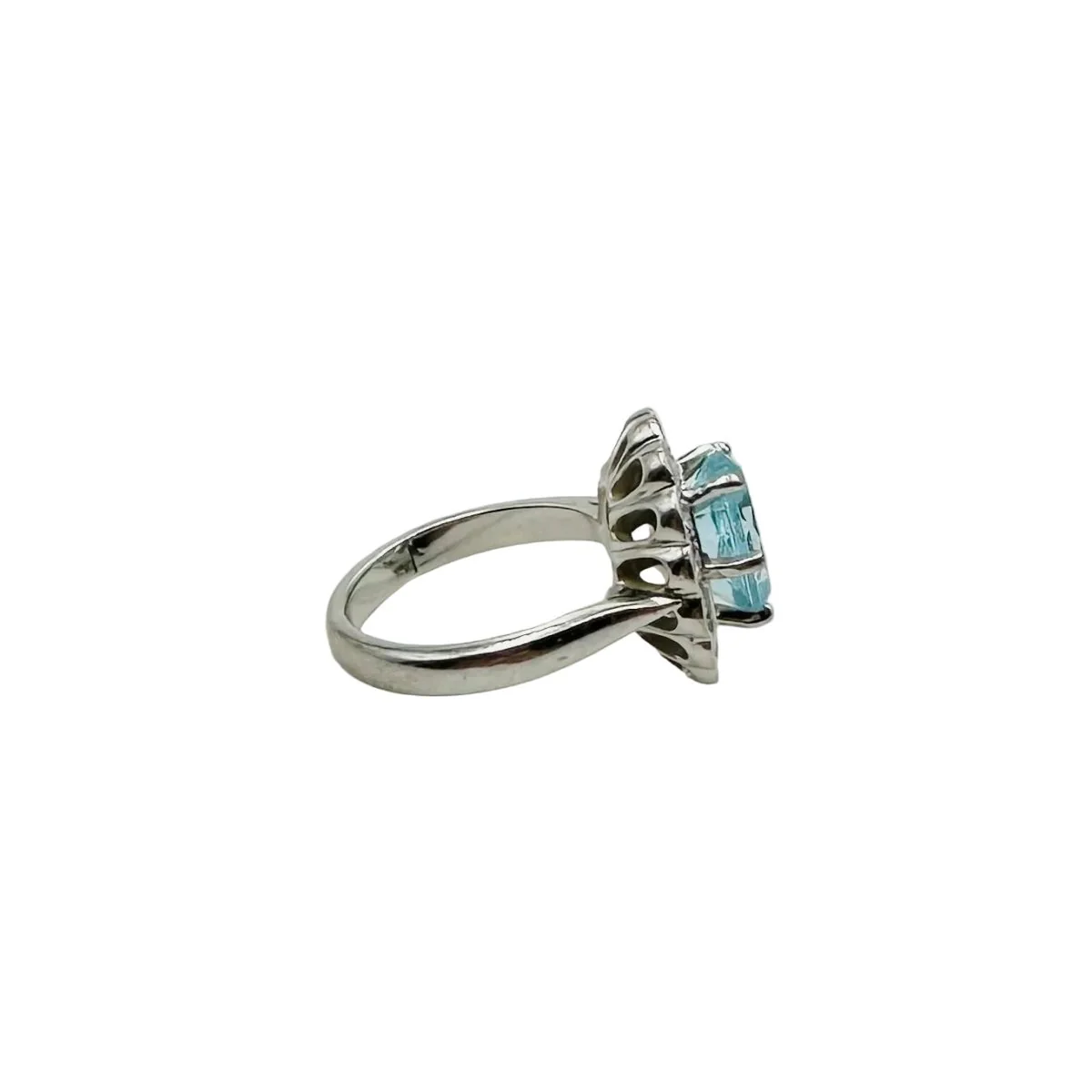 Bague Marguerite en or blanc, aigue-marine et diamants - Image 4