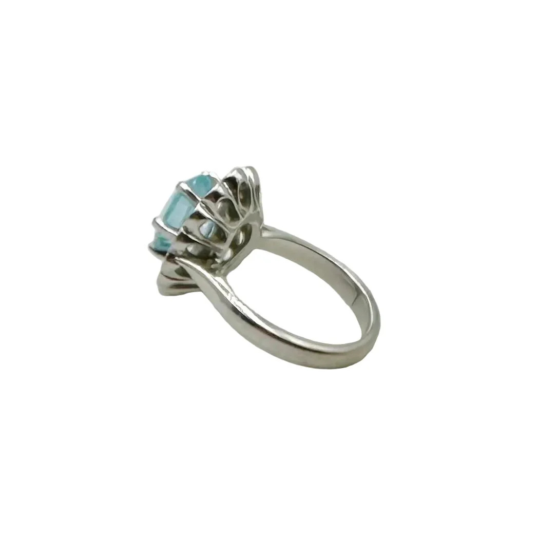 Bague Marguerite en or blanc, aigue-marine et diamants - Image 7