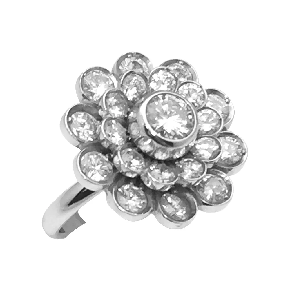Bague marguerite en or blanc, diamants - Image 2