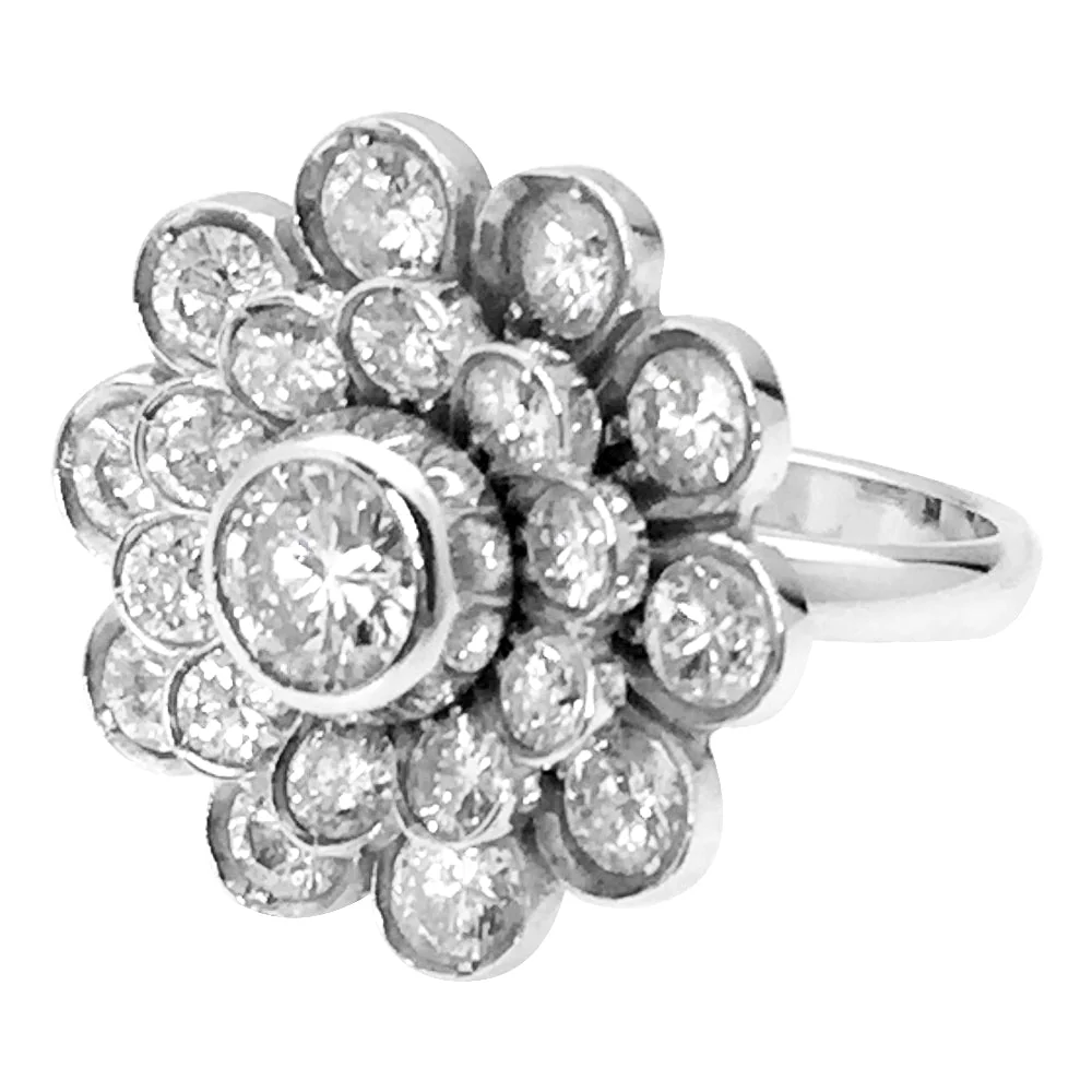 Bague marguerite en or blanc, diamants - Image 3