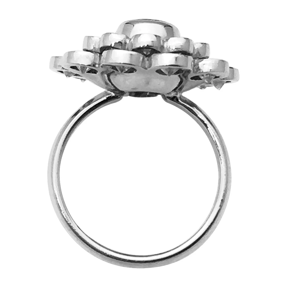 Bague marguerite en or blanc, diamants - Image 4