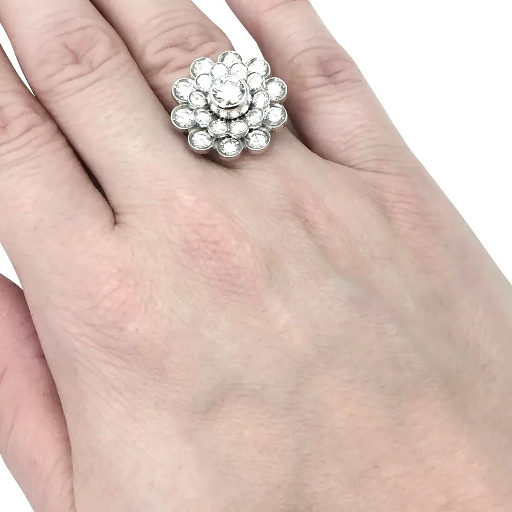 Bague marguerite en or blanc, diamants - Image 5