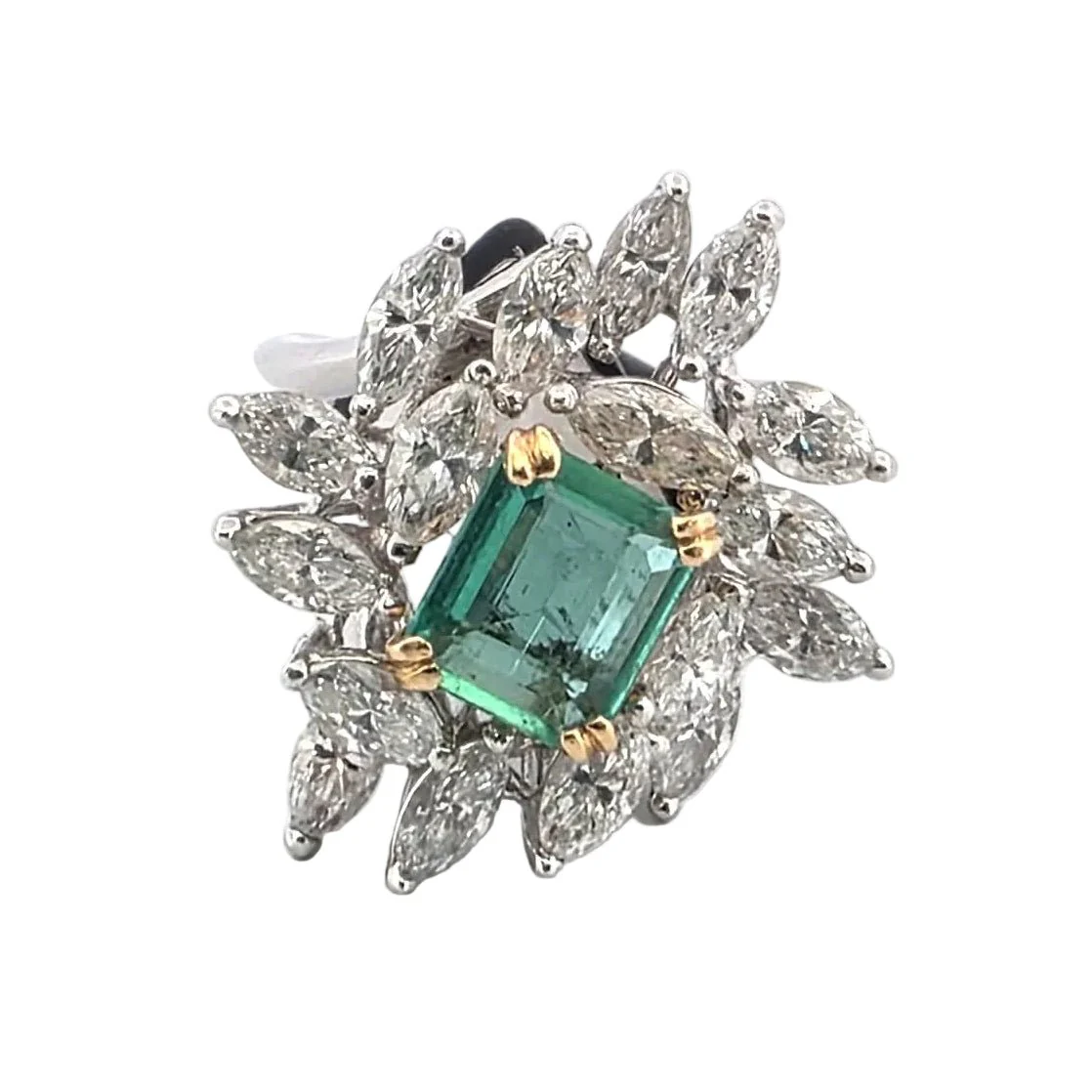 Bague Marguerite en or blanc, émeraude et diamants
