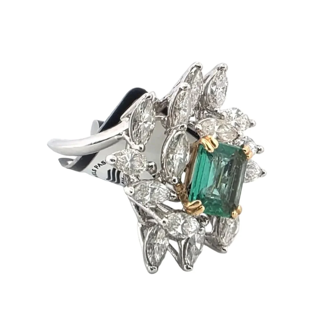 Bague Marguerite en or blanc, émeraude et diamants - Image 5