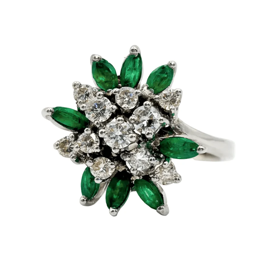 Bague Marguerite en or blanc, émeraudes et diamants