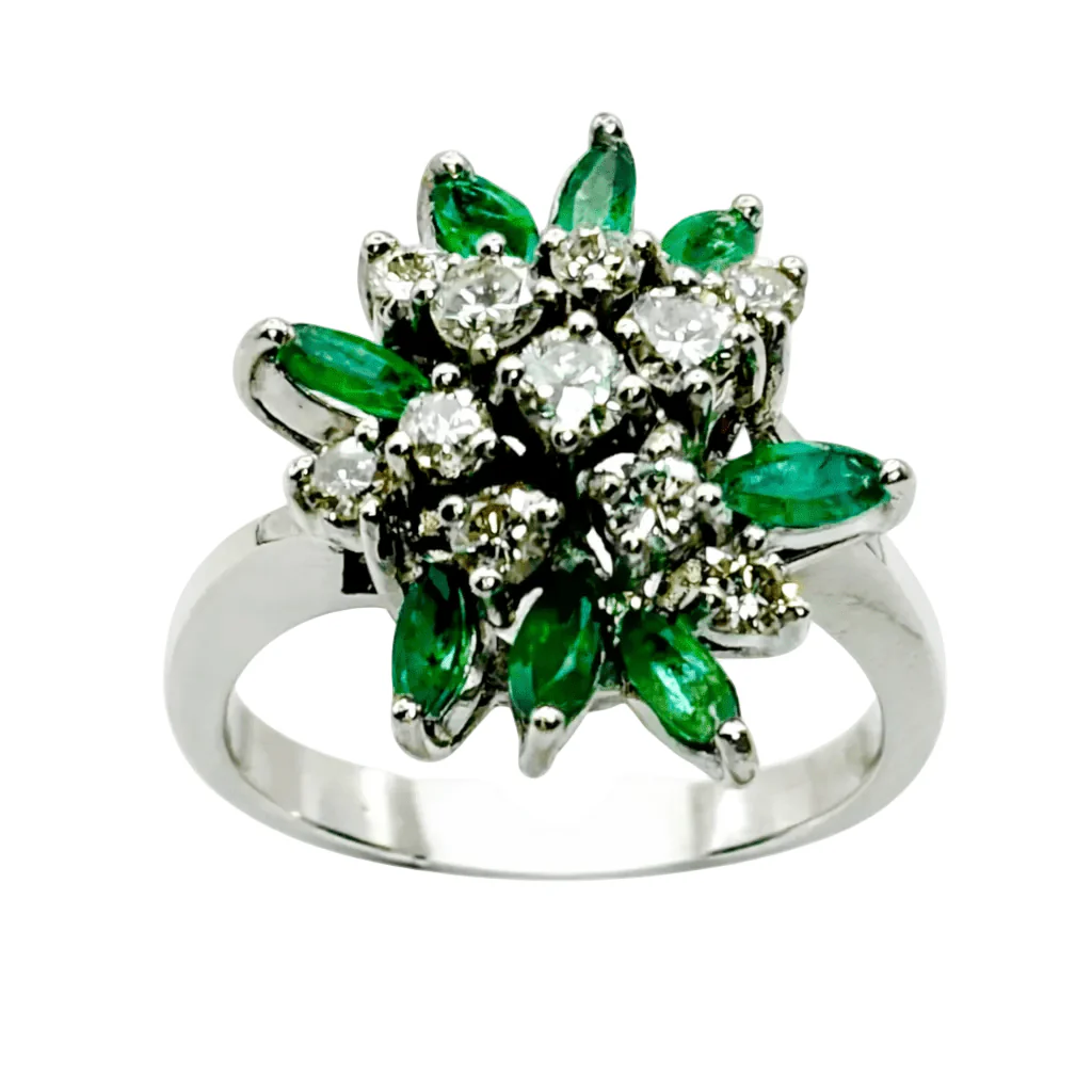 Bague Marguerite en or blanc, émeraudes et diamants - Image 2