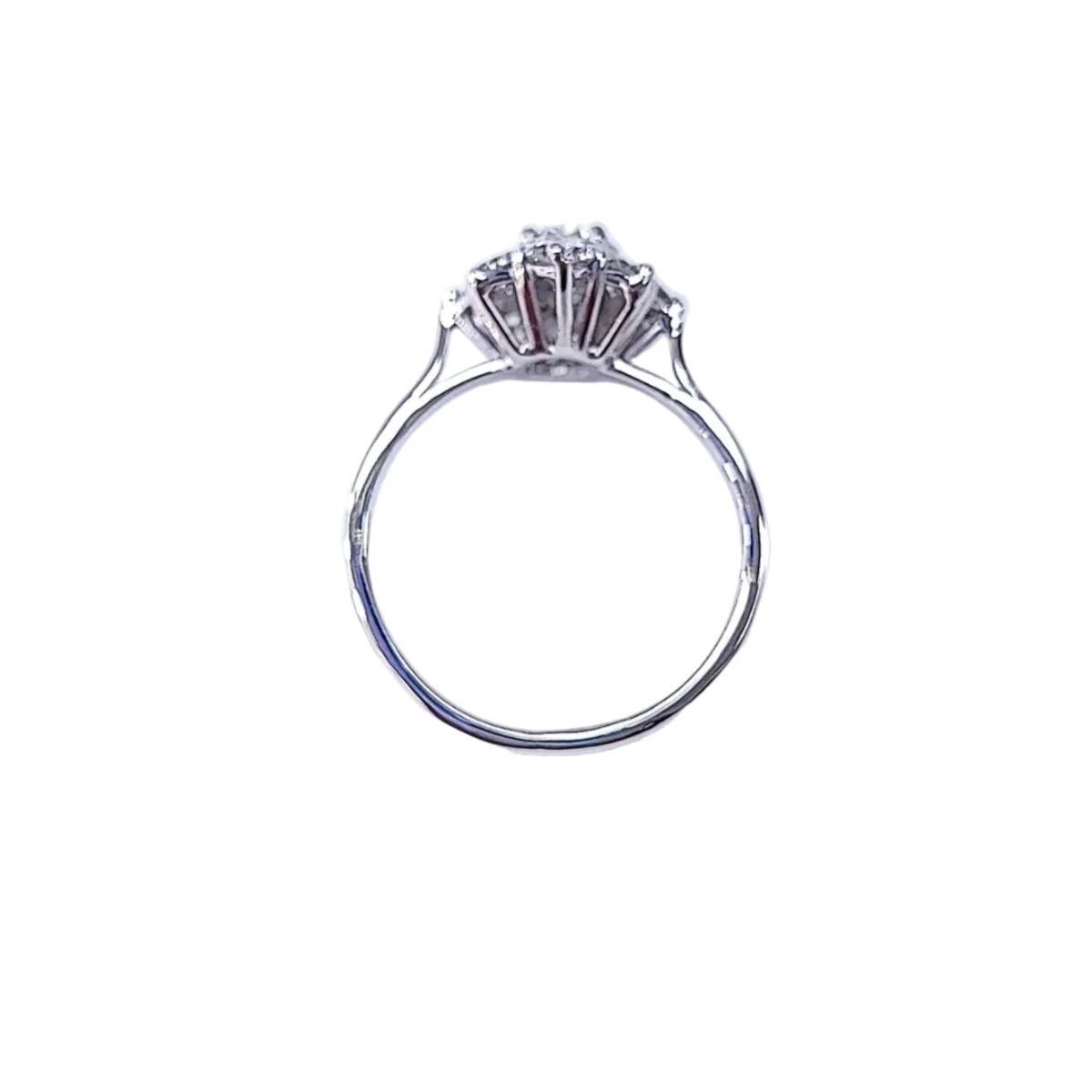 Bague Marguerite en or blanc et diamants - Image 3