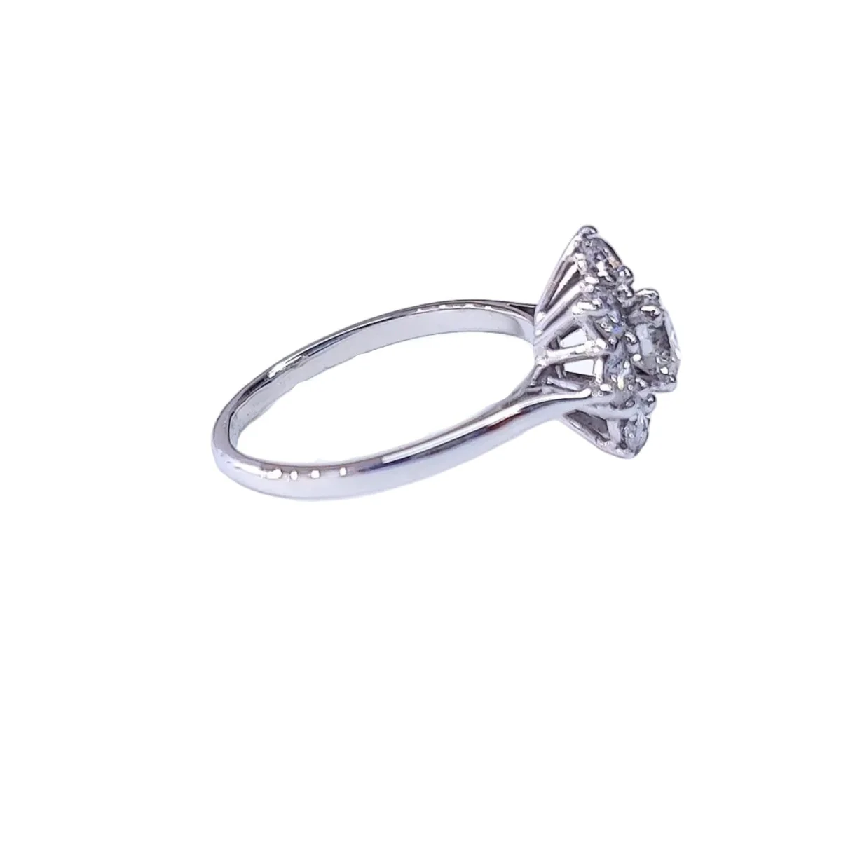 Bague Marguerite en or blanc et diamants - Image 4