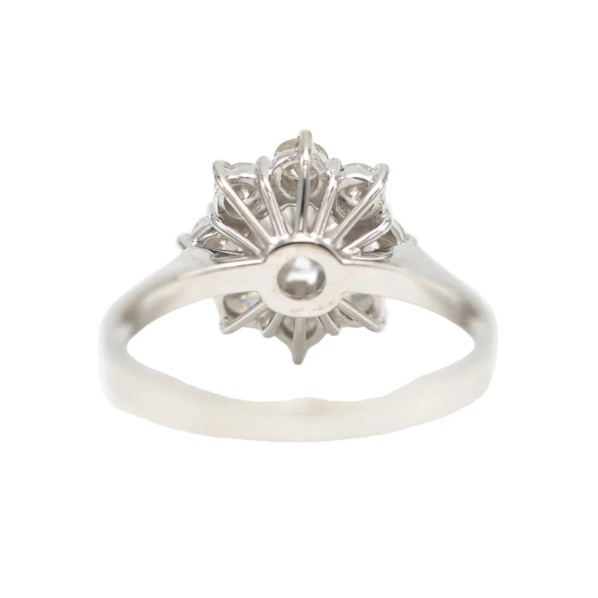 Bague Marguerite en or blanc et diamants - Image 4